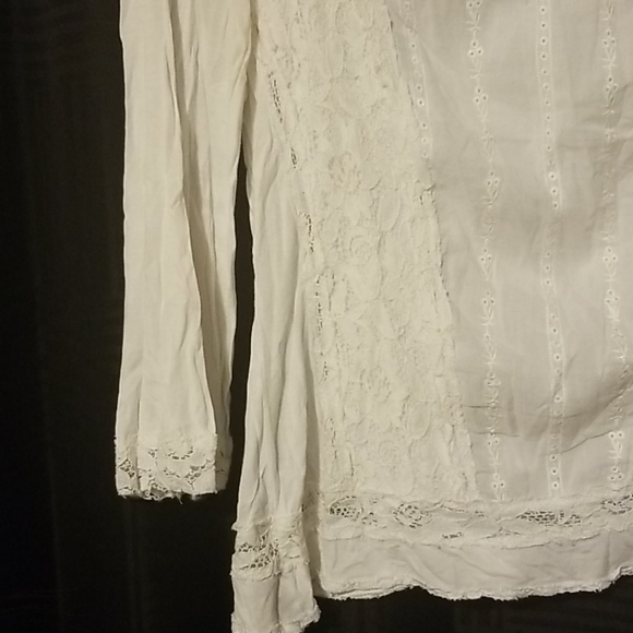 Cable & Gauge Lightweight White Laced Top Size S - Picture 3 of 6